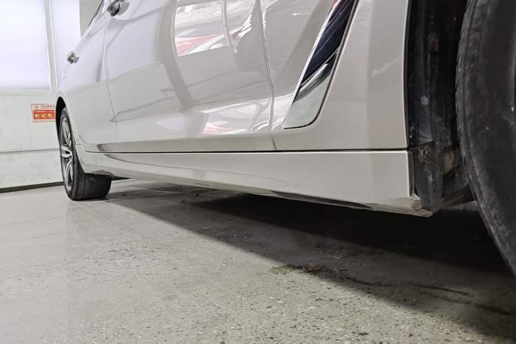 Used BMW 5 Series 2021 530Li Leading Luxury Package Right Side Sill
