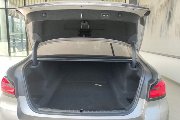 Used BMW 5 Series 2021 530Li Leading Luxury Package Trunk
