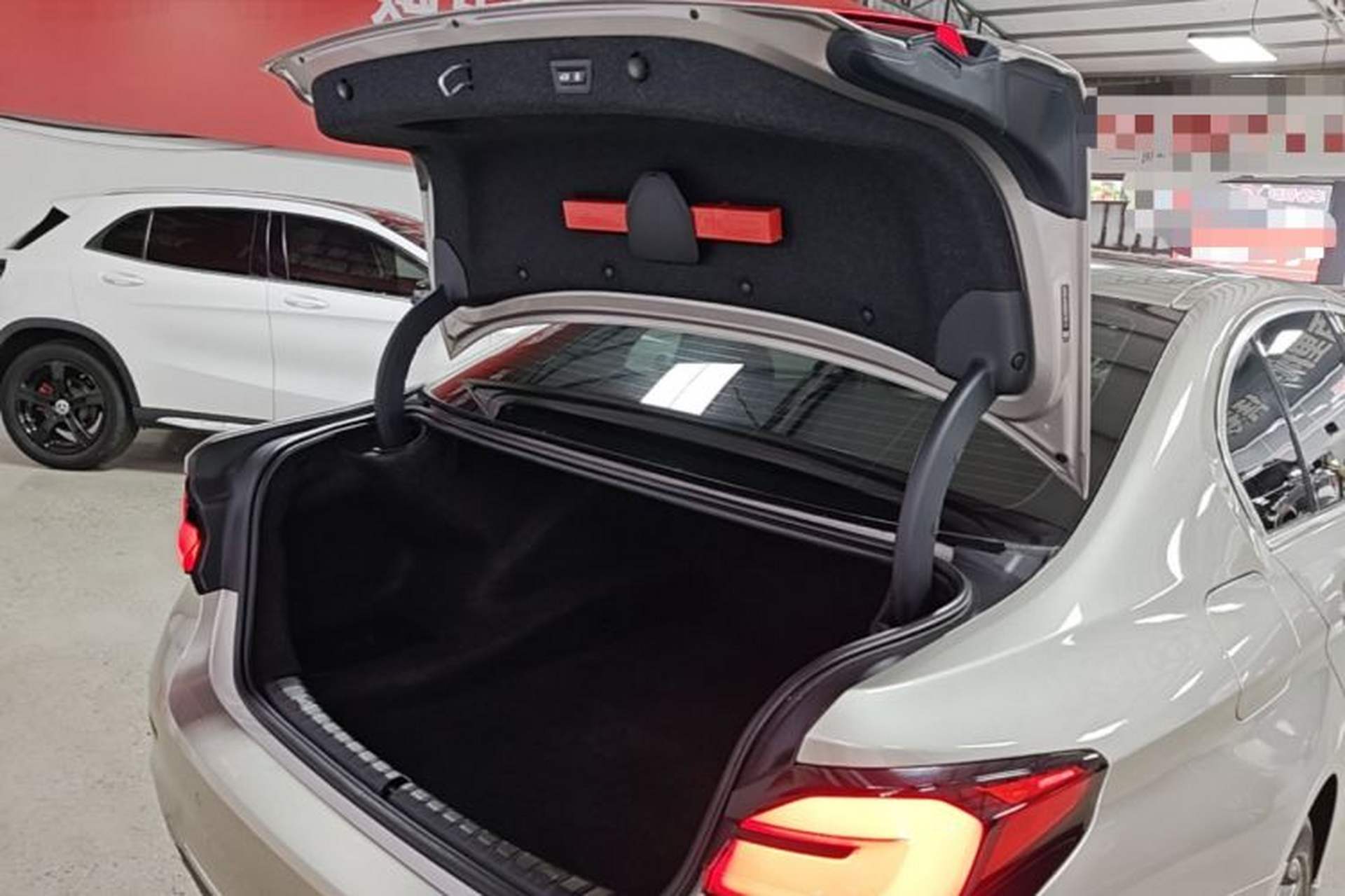 Used BMW 5 Series 2021 530Li Leading Luxury Package Trunk
