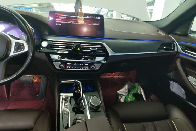 Used BMW 5 Series 2021 530Li Luxury Edition M Sport Package Audio And AC Panel