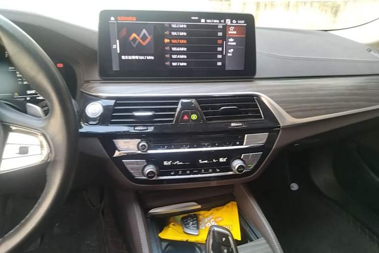 Used BMW 5 Series 2021 530Li Leading Luxury Package Audio And AC Panel