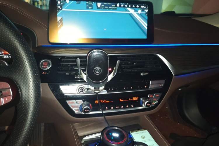 Used BMW 5 Series 2021 530Li Leading Luxury Package Audio And AC Panel