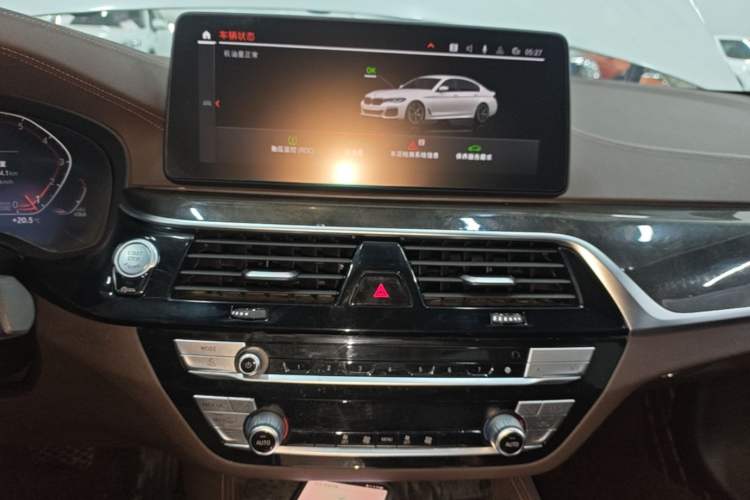 Used BMW 5 Series 2021 Facelifted 525Li M Sport Package Audio And AC Panel