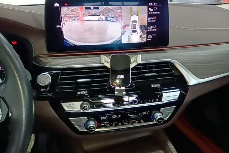 Used BMW 5 Series 2021 530Li xDrive Luxury Package Audio And AC Panel