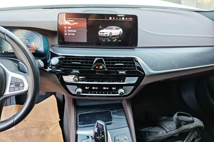 Used BMW 5 Series 2021 Facelifted 530Li Leading Edition M Sport Package Audio And AC Panel
