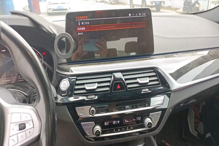 Used BMW 5 Series 2021 530Li Leading Luxury Package Audio And AC Panel