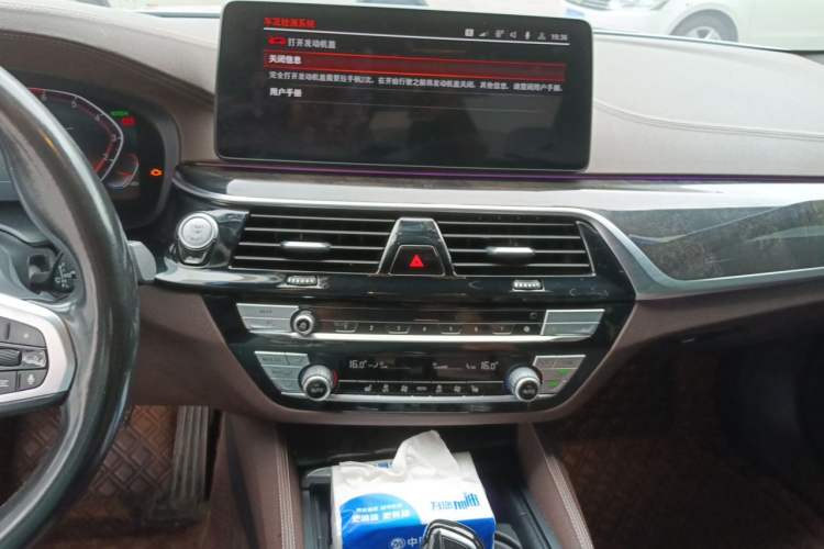 Used BMW 5 Series 2021 525Li M Sport Package Audio And AC Panel