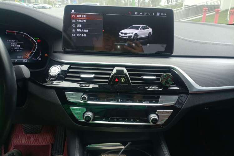 Used BMW 5 Series 2021 530Li Leading Model M Sport Package Audio And AC Panel