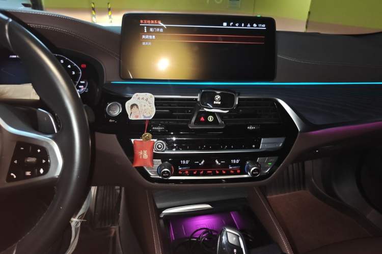Used BMW 5 Series 2021 530Li Luxury Edition M Sport Package Audio And AC Panel