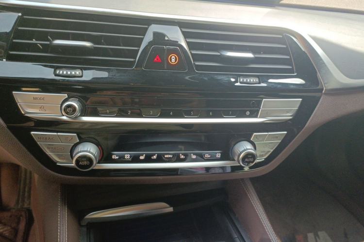 Used BMW 5 Series 2021 530Li Luxury Edition M Sport Package Audio And AC Panel