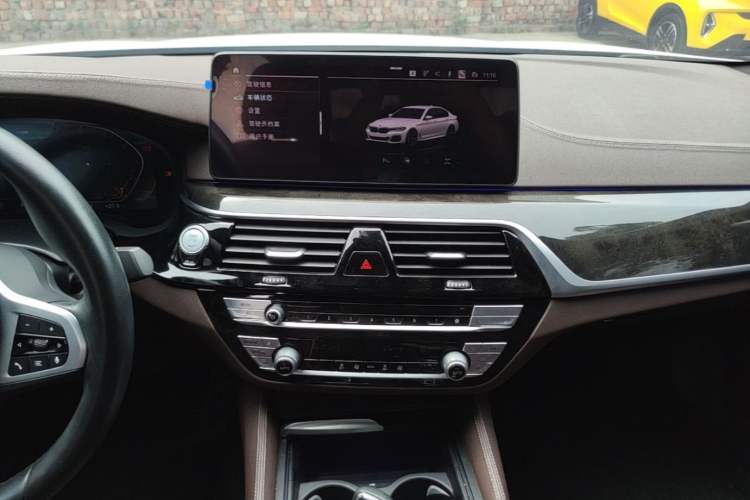 Used BMW 5 Series 2021 Facelifted 525Li M Sport Package Audio And AC Panel