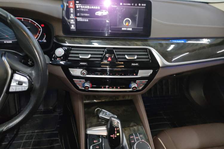 Used BMW 5 Series 2021 525Li Luxury Package Audio And AC Panel