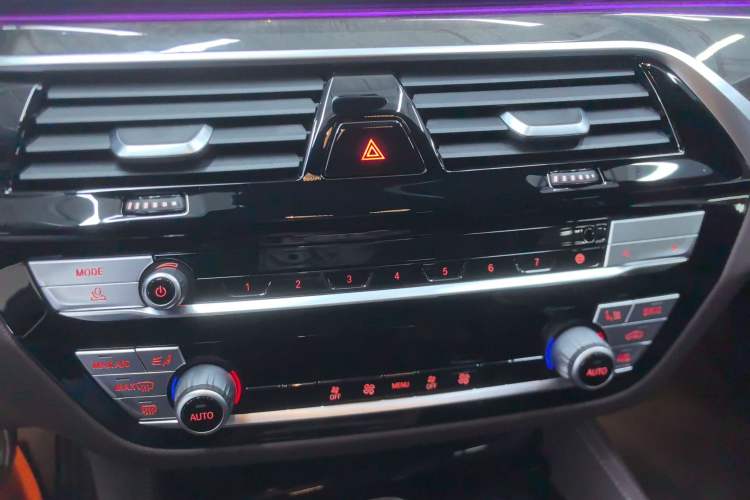 Used BMW 5 Series 2021 525Li M Sport Package Audio And AC Panel