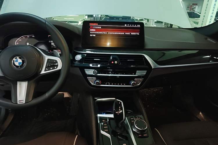 Used BMW 5 Series 2021 Facelifted 530Li Leading Edition M Sport Package Audio And AC Panel