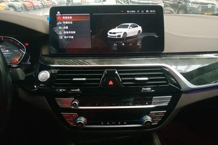 Used BMW 5 Series 2021 525Li M Sport Package Audio And AC Panel