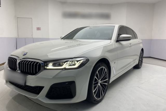 Ojetý BMW 5 Series 2021 Facelifted 530Li Leading Edition M Sport Package