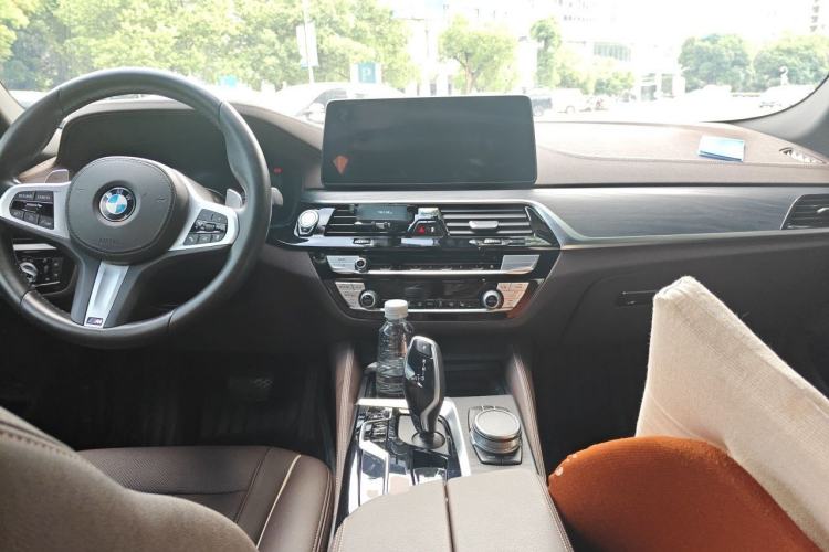 Used BMW 5 Series 2021 530Li Leading Model M Sport Package Center Console