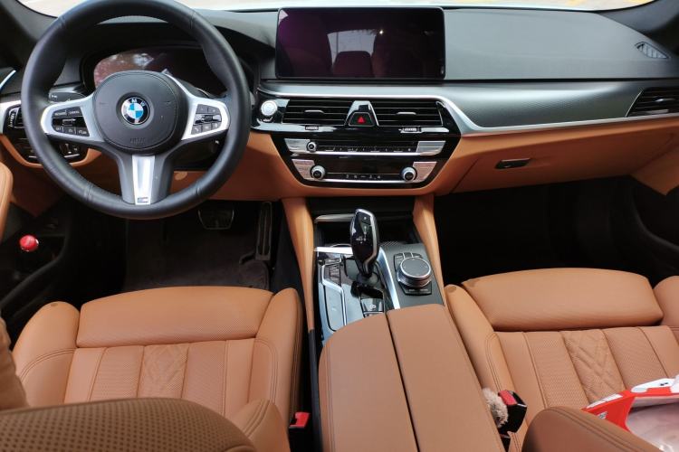 Used BMW 5 Series 2021 525i M Sport Package Center Console