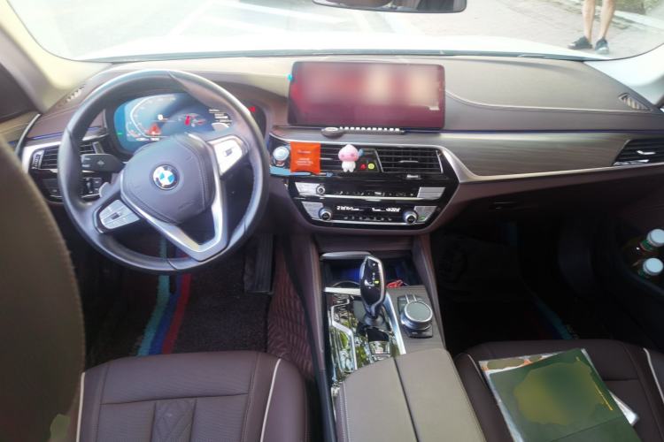 Used BMW 5 Series 2021 530Li xDrive Luxury Package Center Console