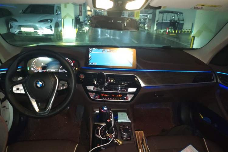 Used BMW 5 Series 2021 530Li Leading Luxury Package Center Console