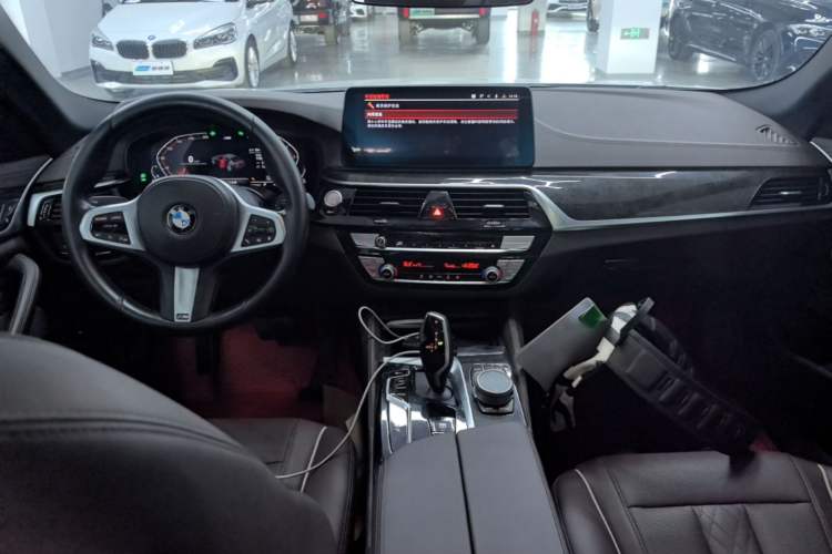 Used BMW 5 Series 2021 Facelifted 525Li M Sport Package Center Console