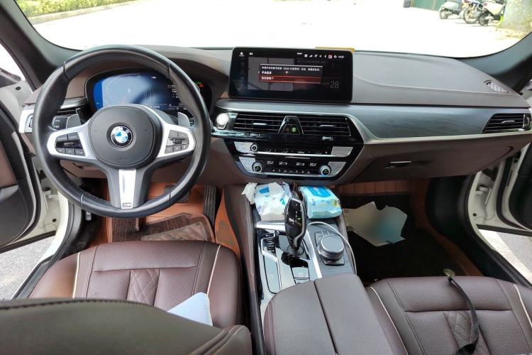 Used BMW 5 Series 2021 530Li Leading Model M Sport Package Center Console