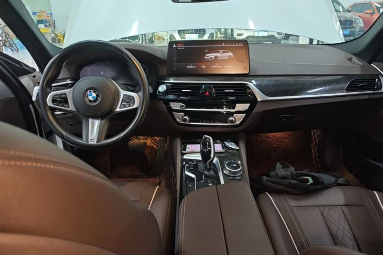 Used BMW 5 Series 2021 Facelifted 525Li M Sport Package Center Console