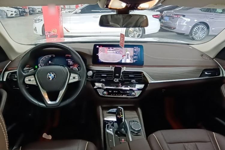 Used BMW 5 Series 2021 530Li xDrive Luxury Package Center Console