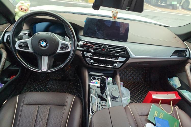 Used BMW 5 Series 2021 Facelifted 530Li Leading Edition M Sport Package Center Console