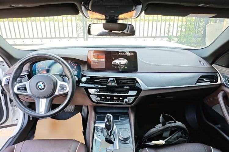 Used BMW 5 Series 2021 Facelifted 530Li Leading Edition M Sport Package Center Console