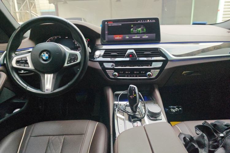Used BMW 5 Series 2021 Facelifted 525Li M Sport Package Center Console