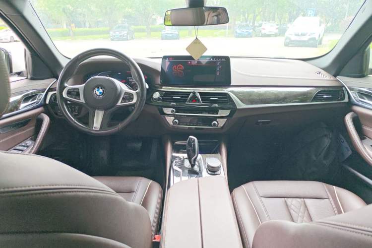 Used BMW 5 Series 2021 Facelifted 525Li M Sport Package Center Console