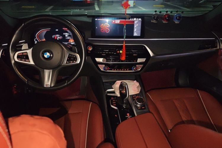 Used BMW 5 Series 2021 Facelifted 530Li Leading Edition M Sport Package Center Console