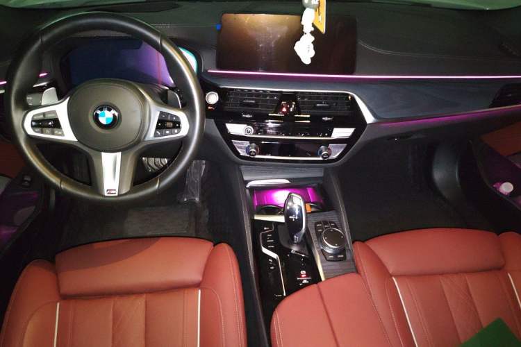 Used BMW 5 Series 2021 530Li Luxury Edition M Sport Package Center Console