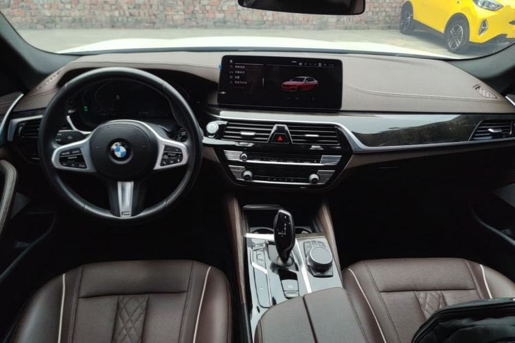 Used BMW 5 Series 2021 Facelifted 525Li M Sport Package Center Console