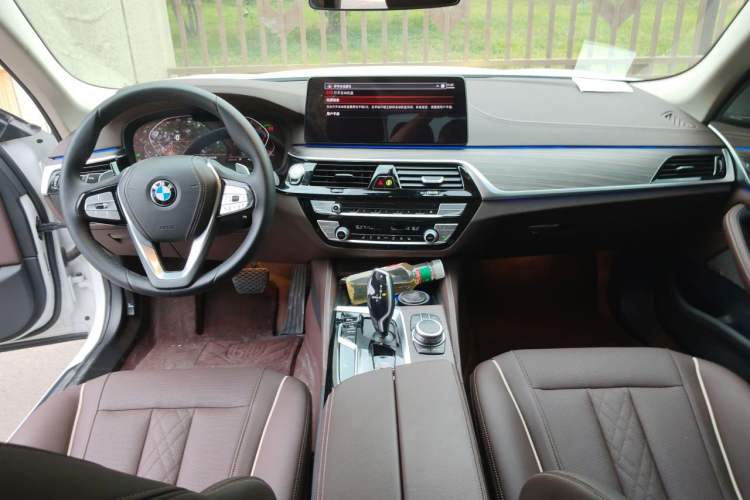 Used BMW 5 Series 2021 530Li xDrive Luxury Package Center Console