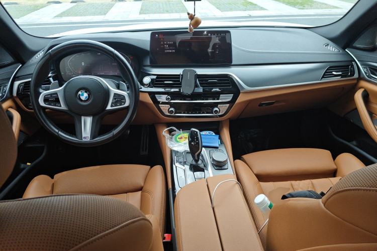 Used BMW 5 Series 2021 530i M Sport Package Center Console