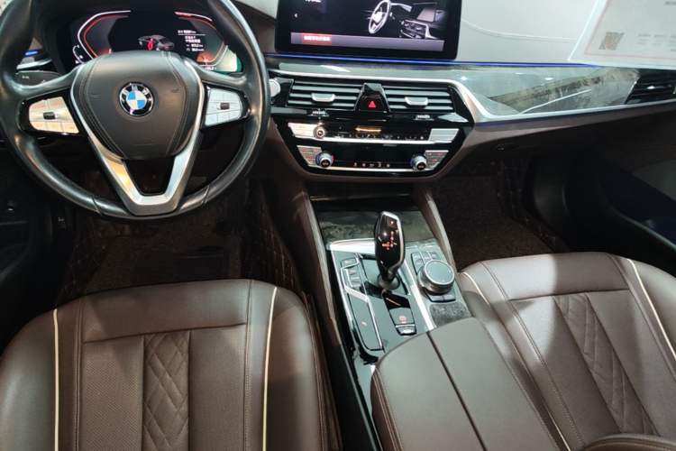 Used BMW 5 Series 2021 525Li Luxury Package Center Console