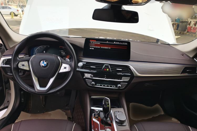 Used BMW 5 Series 2021 530Li xDrive Luxury Package Center Console
