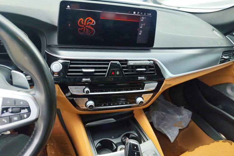 Used BMW 5 Series 2021 530i M Sport Package Center Console