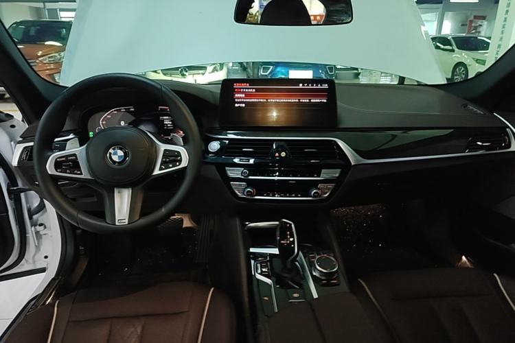 Used BMW 5 Series 2021 Facelifted 530Li Leading Edition M Sport Package Center Console