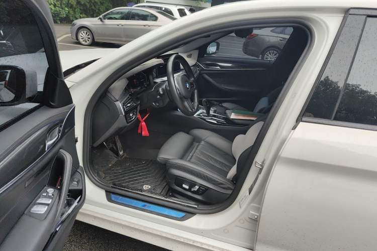 Used BMW 5 Series 2021 525i M Sport Package Driver Seat
