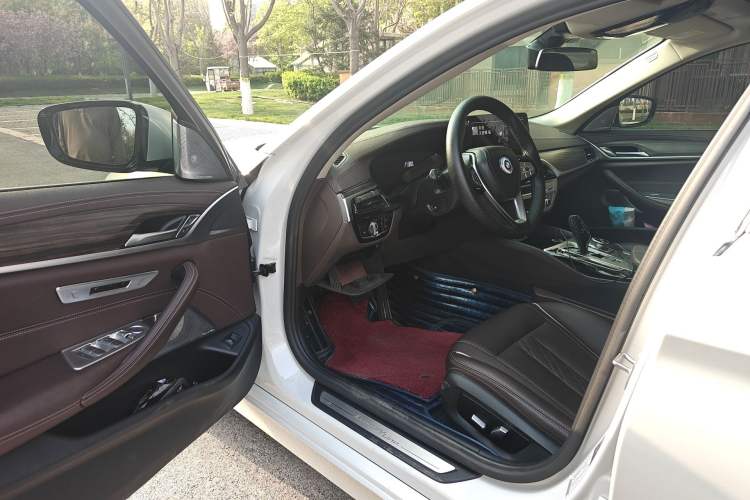 Used BMW 5 Series 2021 530Li xDrive Luxury Package Driver Seat