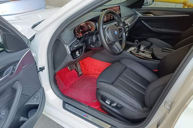Used BMW 5 Series 2021 525i M Sport Package Driver Seat