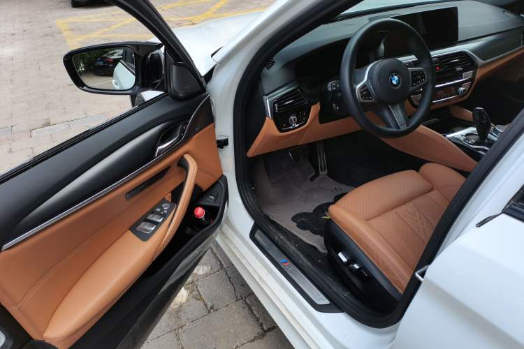 Used BMW 5 Series 2021 525i M Sport Package Driver Seat