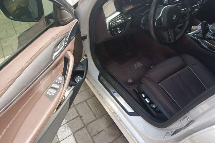 Used BMW 5 Series 2021 530Li Luxury Edition M Sport Package Driver Seat