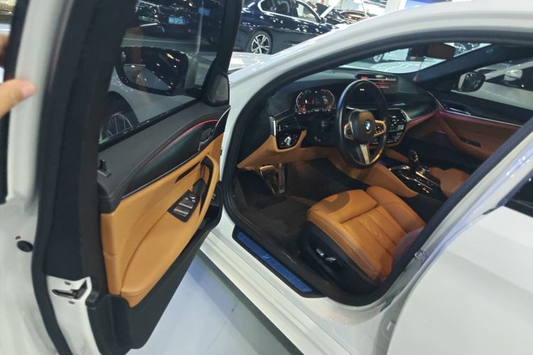 Used BMW 5 Series 2021 530i M Sport Package Driver Seat