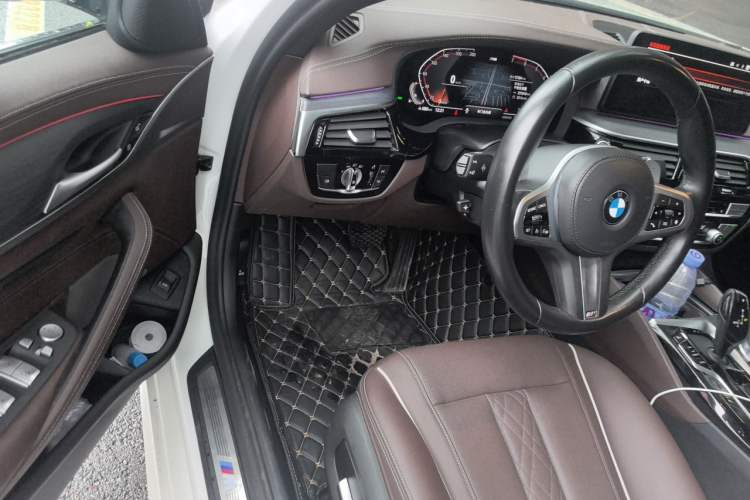 Used BMW 5 Series 2021 Facelifted 530Li Leading Edition M Sport Package Driver Seat