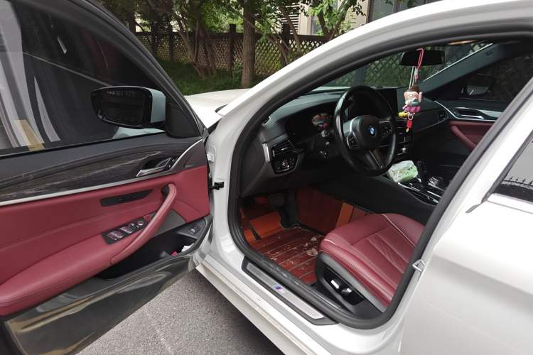 Used BMW 5 Series 2021 530Li xDrive Luxury Package Driver Seat