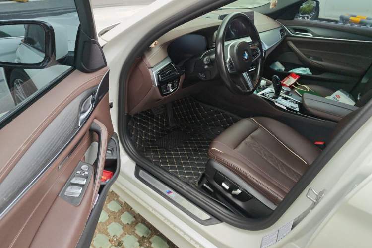 Used BMW 5 Series 2021 Facelifted 530Li Leading Edition M Sport Package Driver Seat